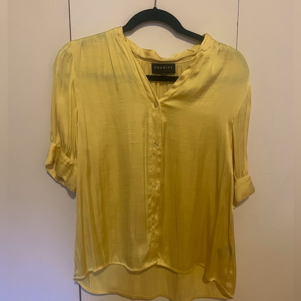 Yellow blouse, M, Premise